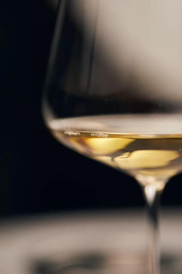 Disfrute de experiencias exclusivas diseñadas para los amantes del champagne en un entorno sofisticado.